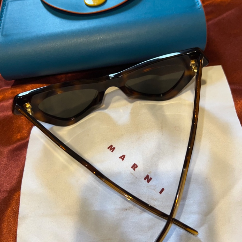 Sunglasses - image 2